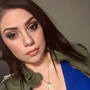 Meet your Posher, Isabel